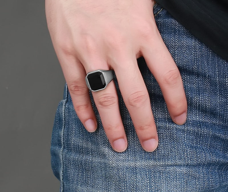 Men’s Stainless Steel Black Agate Ring – A Minimalist Token for the Bitcoin-Minded Traveler