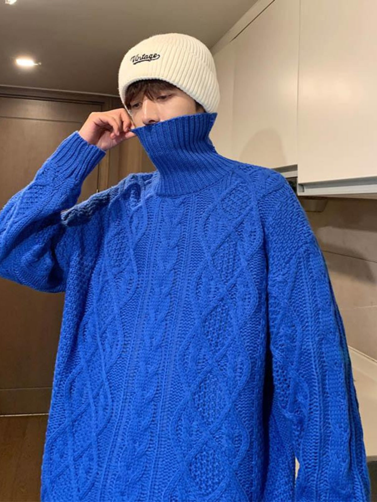 Japanese-Style Retro Jacquard Turtleneck Sweater – A Cozy Classic for the Bitcoin-Bound Traveler
